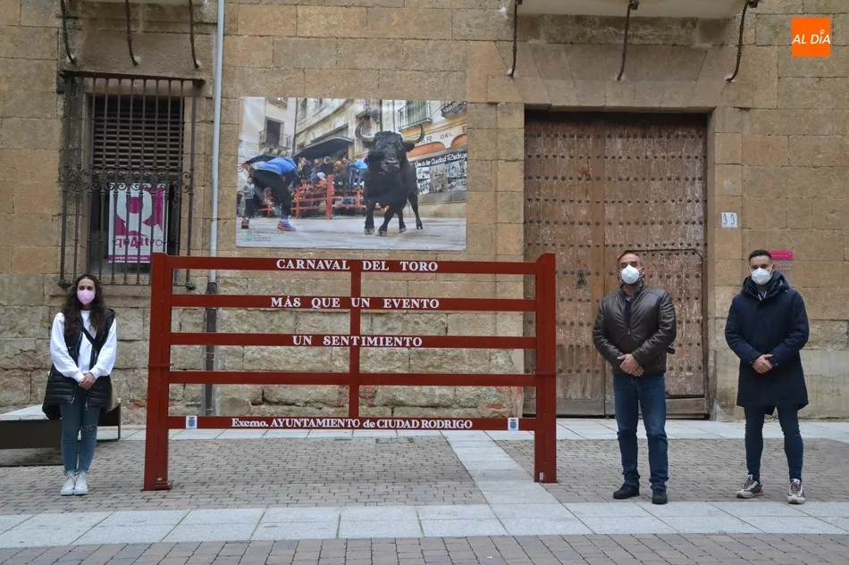 Desplegada una simbólica exposición callejera para tener presente el sentimiento carnavalero  