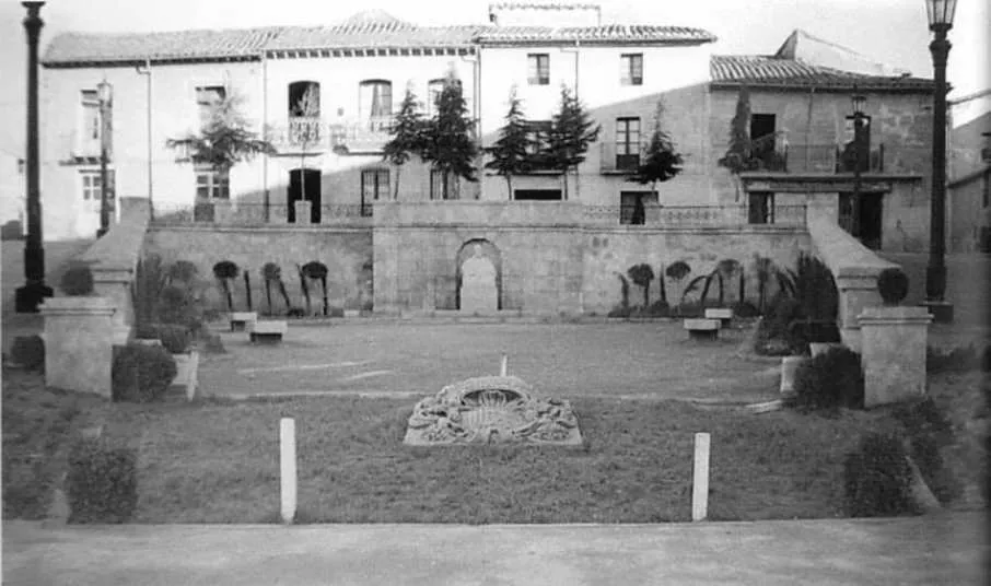 La plaza Tomás Bretón y los tres bustos del músico