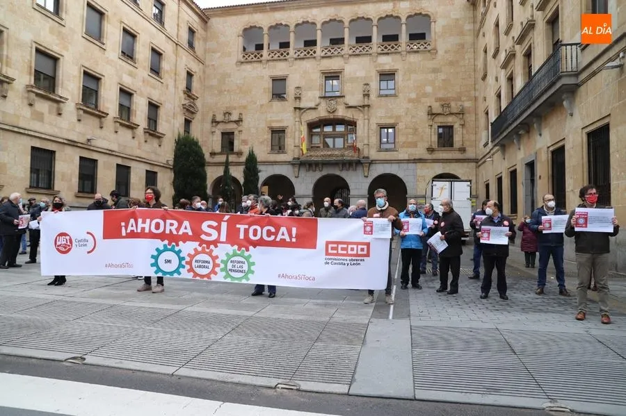 Foto 2 - Concentraci&oacute;n en la Gran V&iacute;a para pedir la subida del SMI y la derogaci&oacute;n de la reforma laboral...