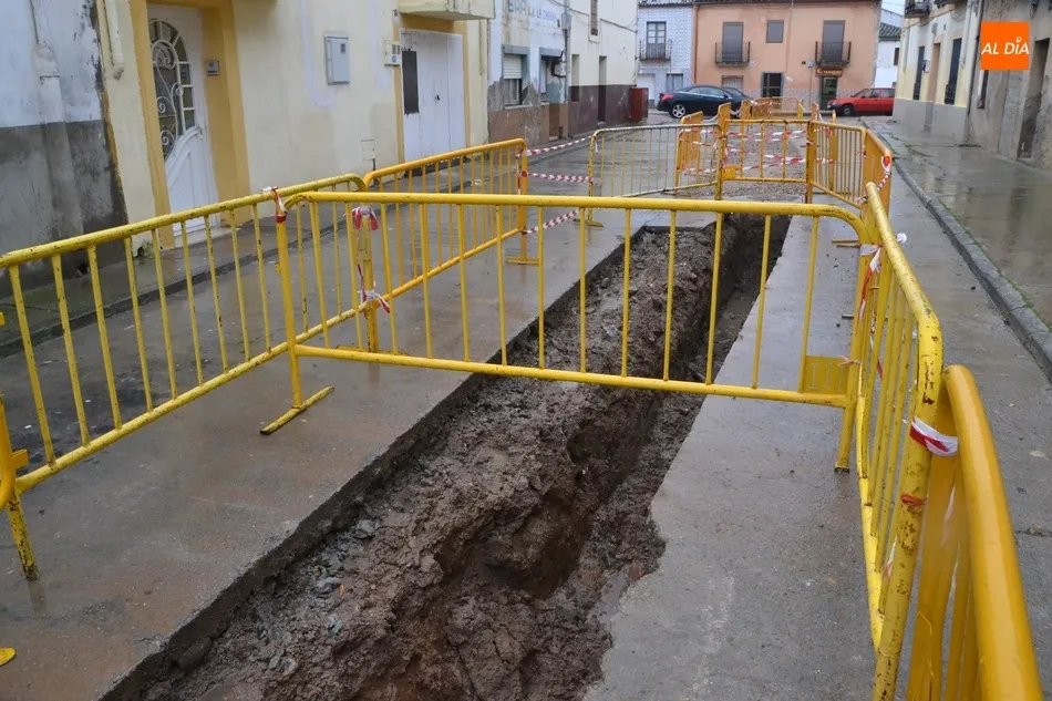 Foto 7 - Intervenci&oacute;n de urgencia en la calle &Aacute;lamo Chico para sustituir la red de aguas sucias  