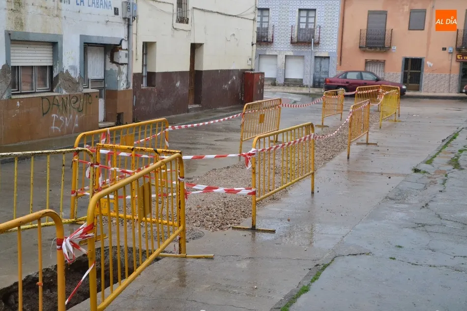 Foto 8 - Intervenci&oacute;n de urgencia en la calle &Aacute;lamo Chico para sustituir la red de aguas sucias  