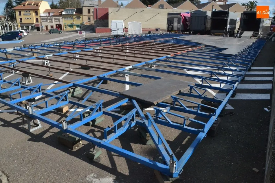 Otros años el parking del Mercado se veía invadido por las atracciones carnavaleras