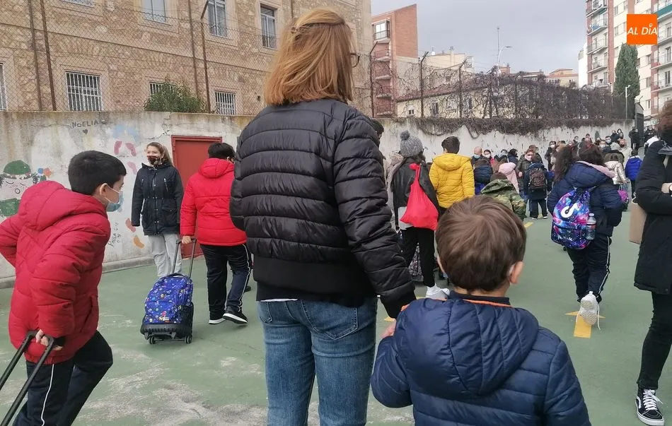 Foto 2 - Los positivos en los colegios y las dificultades de las familias salmantinas para conciliar la vida ...