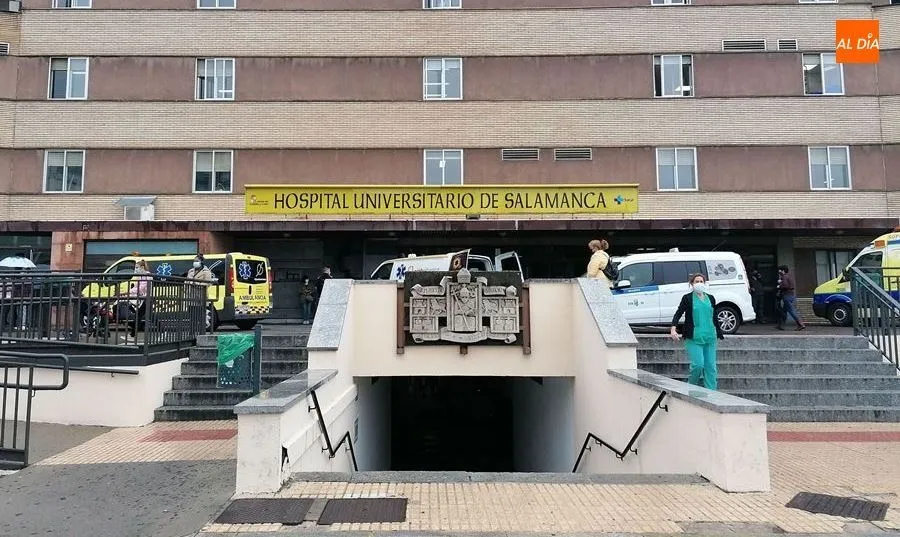 Entrada principal al Hospital Clínico Universitario de Salamanca