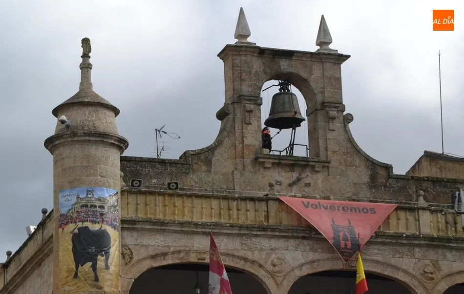 Foto 10 - Hist&oacute;rico Campanazo de bienvenida al &lsquo;No Carnaval&rsquo; 2021 con la Plaza pr&aacute;cticamente vac&iacute;a  