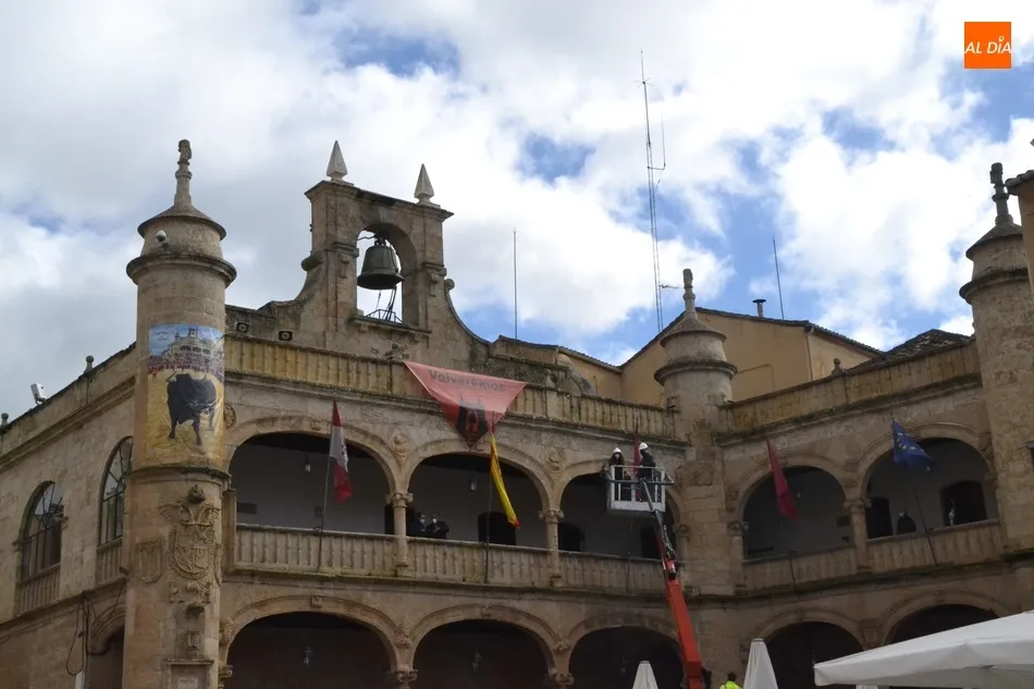 Foto 4 - Hist&oacute;rico Campanazo de bienvenida al &lsquo;No Carnaval&rsquo; 2021 con la Plaza pr&aacute;cticamente vac&iacute;a  