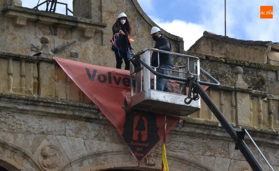 Foto 6 - Hist&oacute;rico Campanazo de bienvenida al &lsquo;No Carnaval&rsquo; 2021 con la Plaza pr&aacute;cticamente vac&iacute;a  