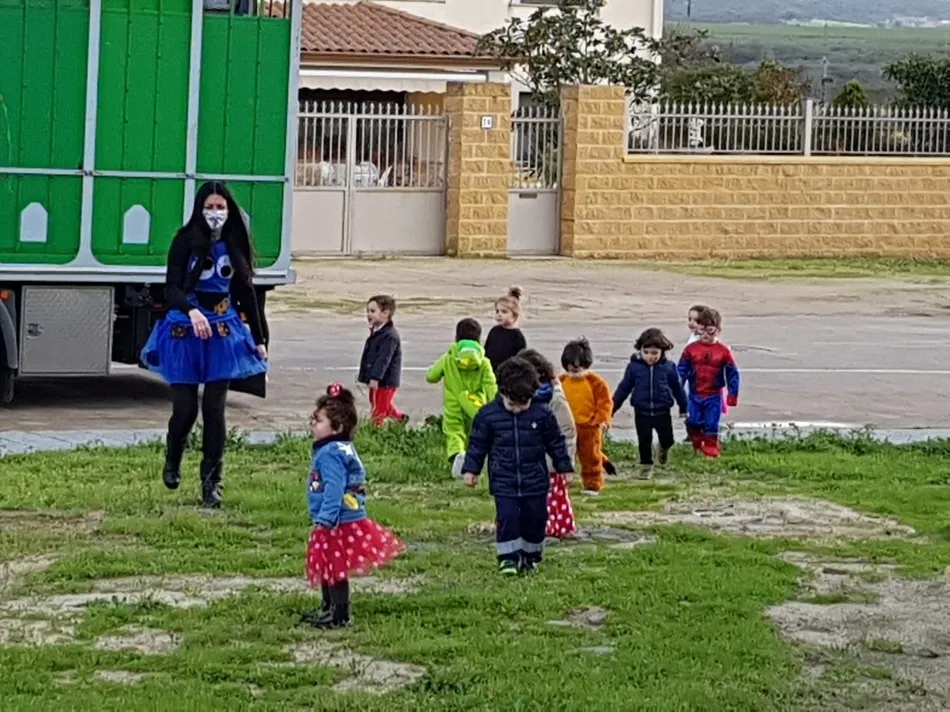 Foto 3 - La Escuela Infantil se disfraza para celebrar la llegada del Carnaval  