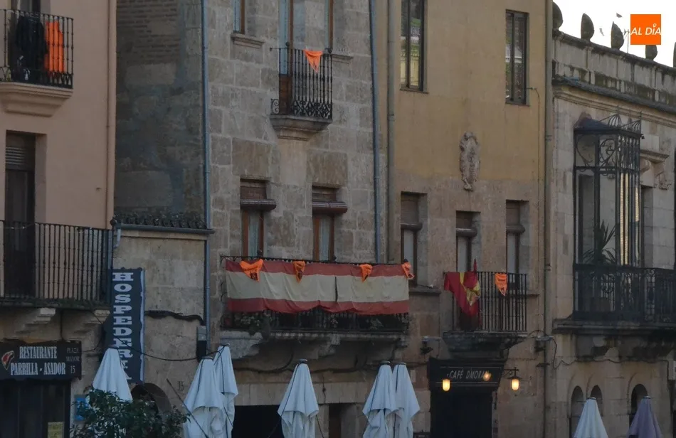 Foto 10 - Tranquilidad en la Plaza Mayor a la hora tradicional del Campanazo  