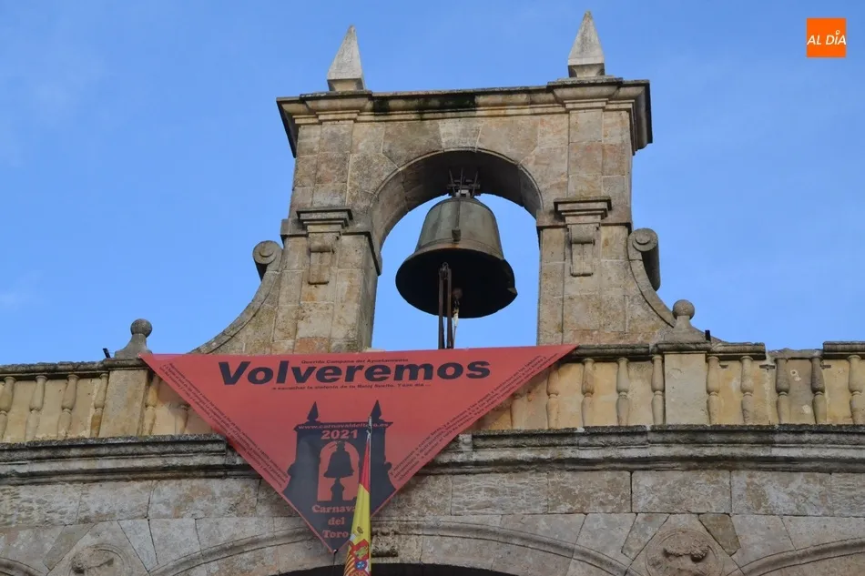 Foto 6 - Tranquilidad en la Plaza Mayor a la hora tradicional del Campanazo  