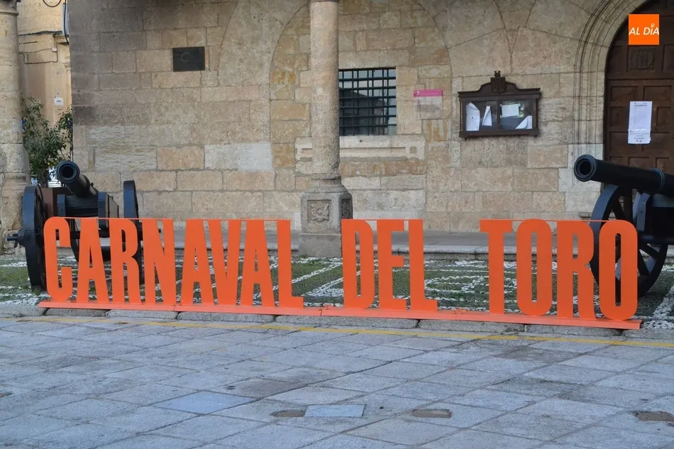 Foto 5 - Tranquilidad en la Plaza Mayor a la hora tradicional del Campanazo  