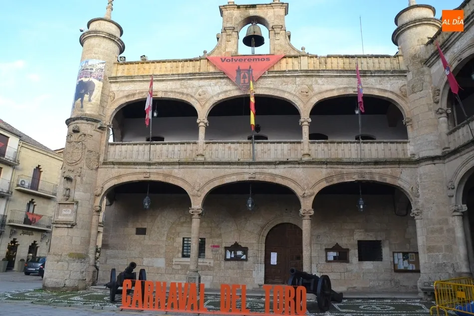 Foto 3 - Tranquilidad en la Plaza Mayor a la hora tradicional del Campanazo  