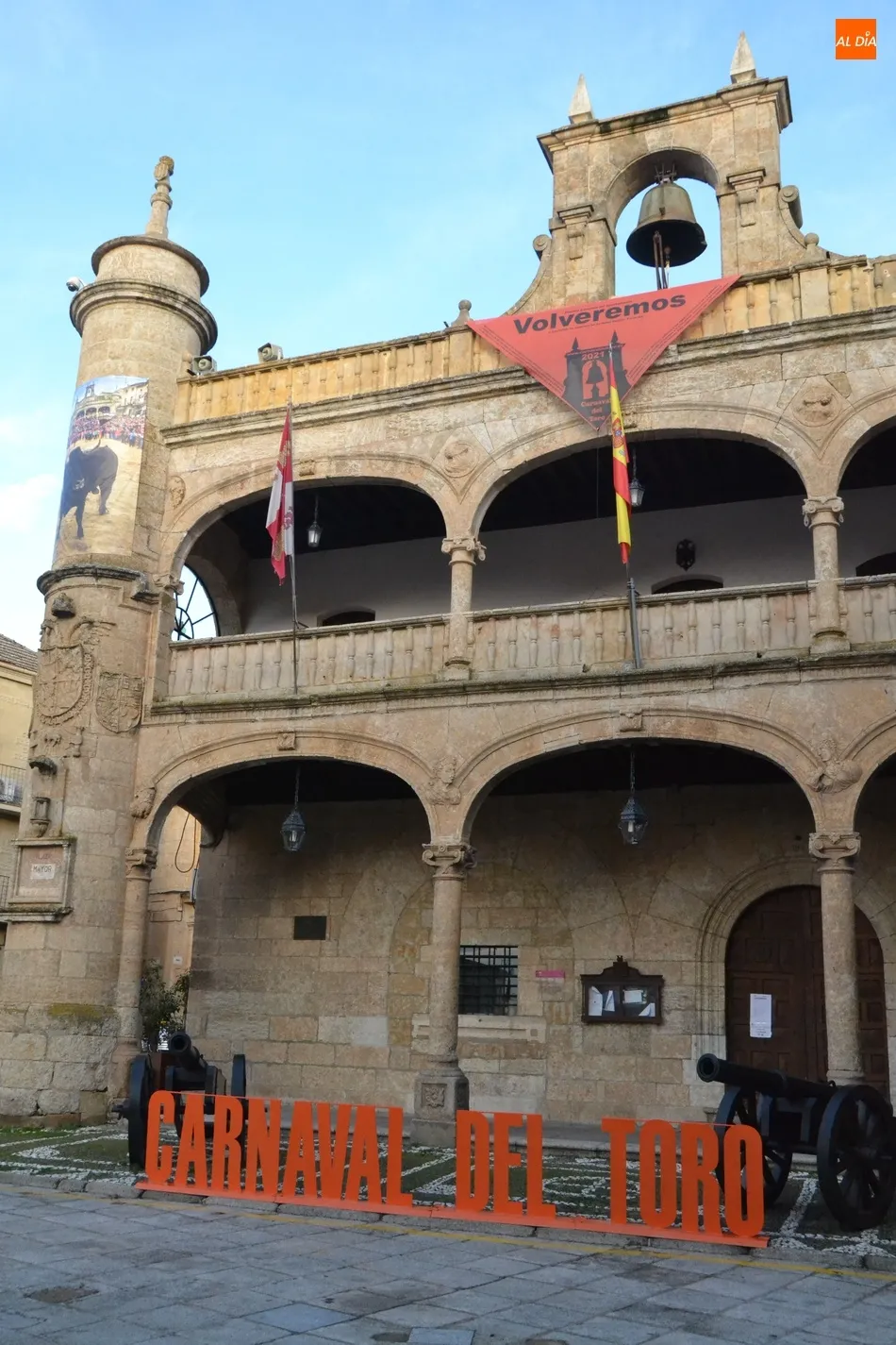 Foto 4 - Tranquilidad en la Plaza Mayor a la hora tradicional del Campanazo  