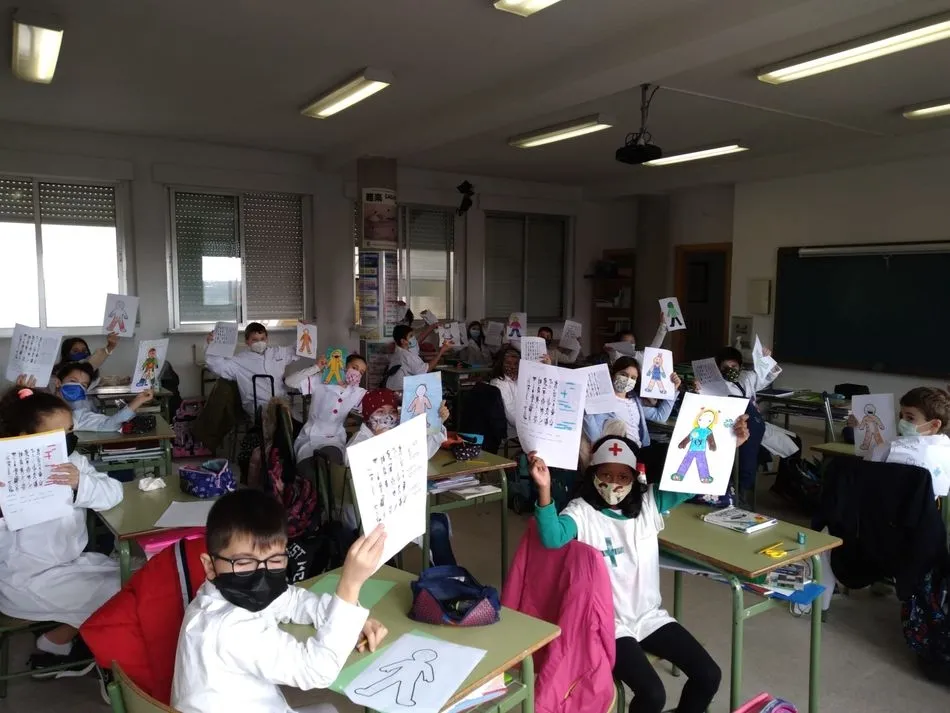 Foto 10 - El Colegio Antonio Machado celebra su carnaval con un homenaje a los sanitarios&nbsp;