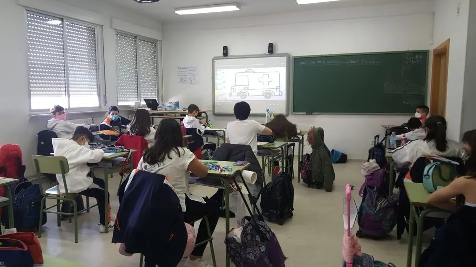Foto 9 - El Colegio Antonio Machado celebra su carnaval con un homenaje a los sanitarios&nbsp;