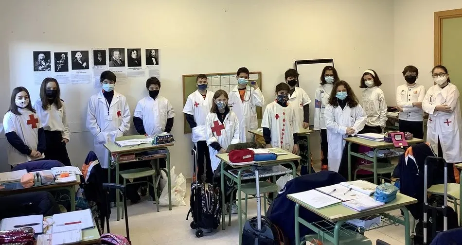 Foto 2 - El Colegio Antonio Machado celebra su carnaval con un homenaje a los sanitarios&nbsp;