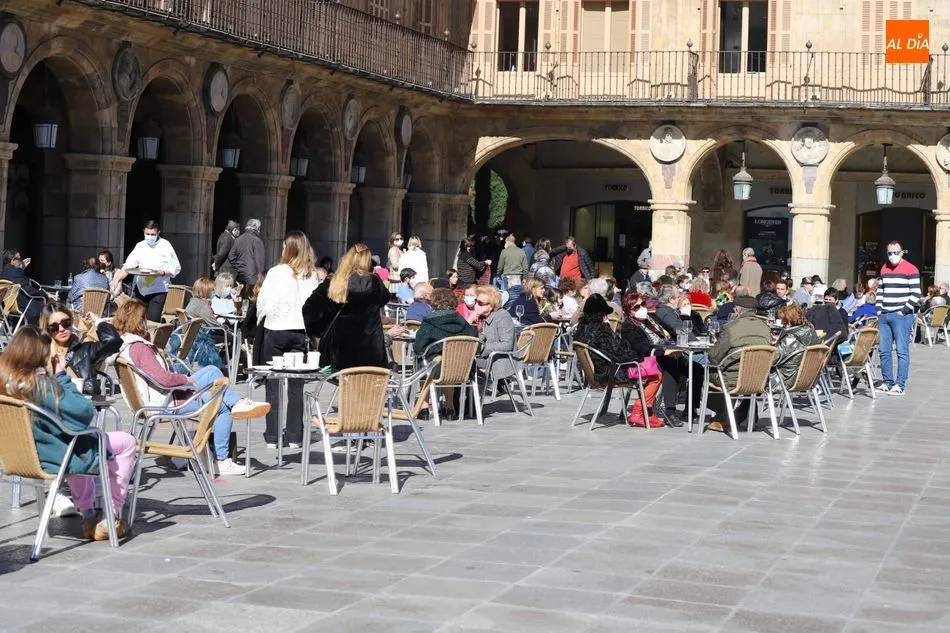 Foto 11 - El buen tiempo atrae a numerosos vecinos a las terrazas de Salamanca