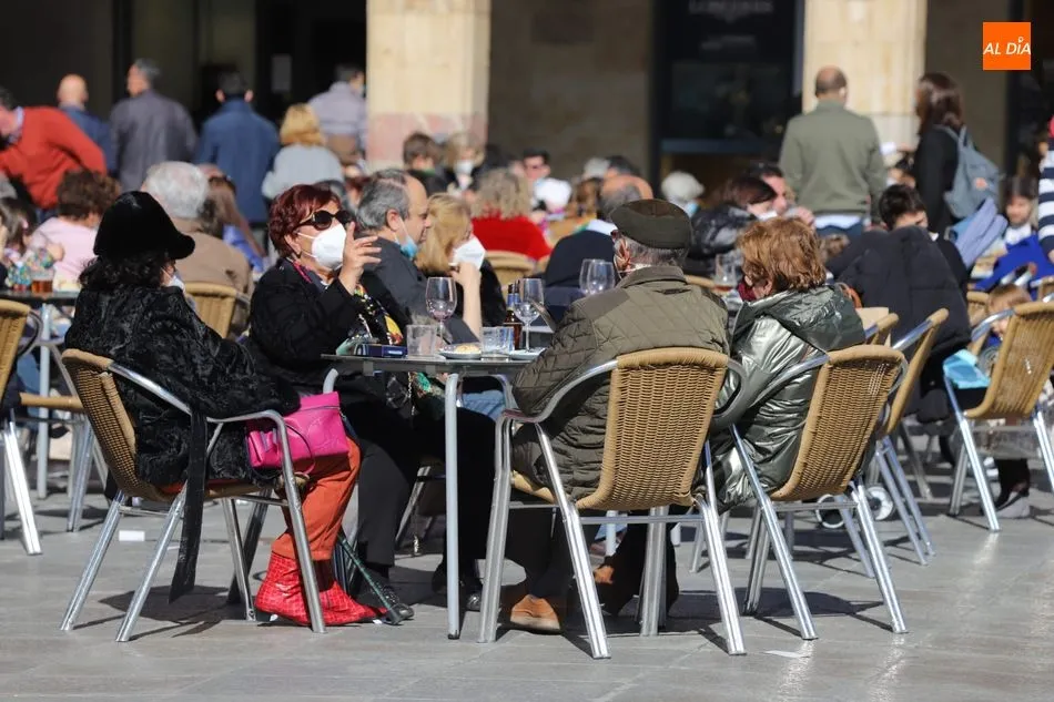 Foto 4 - El buen tiempo atrae a numerosos vecinos a las terrazas de Salamanca