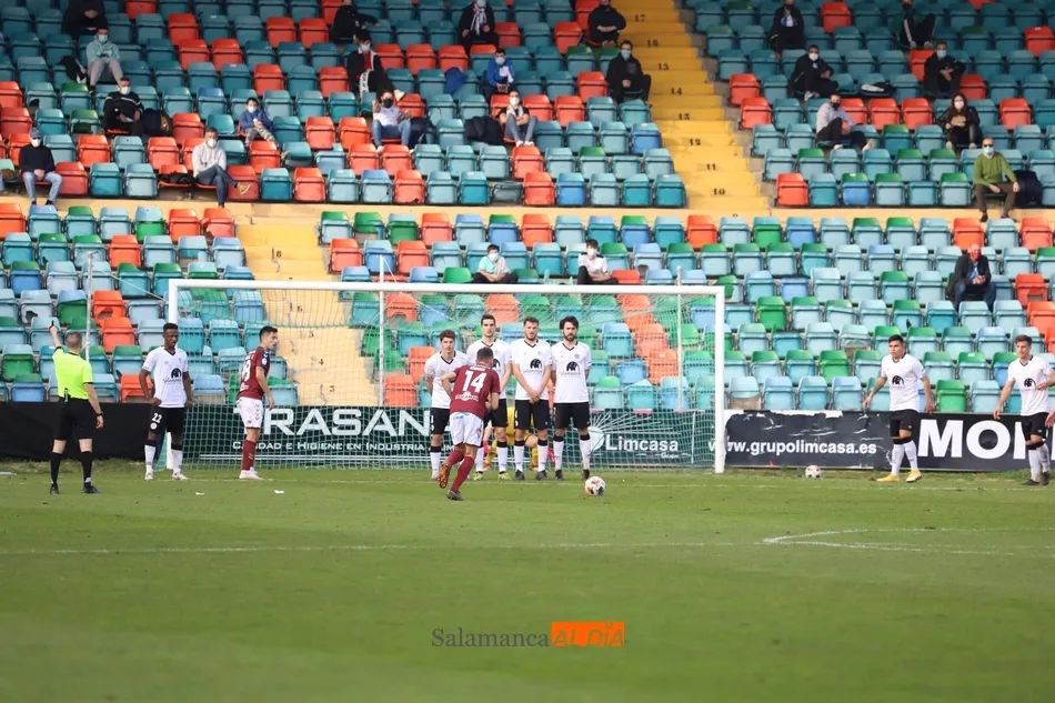 Foto 10 - El Salamanca UDS dice adi&oacute;s a todo: vuelve a fracasar y se inmola en su partido m&aacute;s importante de ...