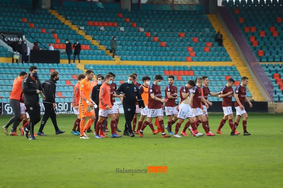 Foto 8 - El Salamanca UDS dice adi&oacute;s a todo: vuelve a fracasar y se inmola en su partido m&aacute;s importante de ...