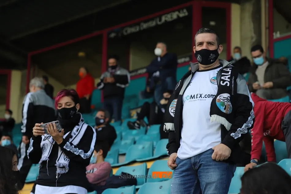 Foto 8 - El Salamanca UDS y su afici&oacute;n viven su aciago San Valent&iacute;n en el Helm&aacute;ntico