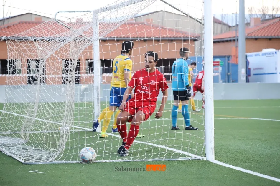 Foto 8 - El Hergar Camelot rescata un punto en el a&ntilde;adido del derbi de Regional con el RS Monterrey (2-2)