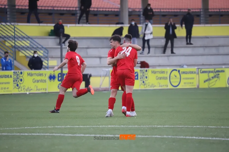 Foto 6 - El Hergar Camelot rescata un punto en el a&ntilde;adido del derbi de Regional con el RS Monterrey (2-2)
