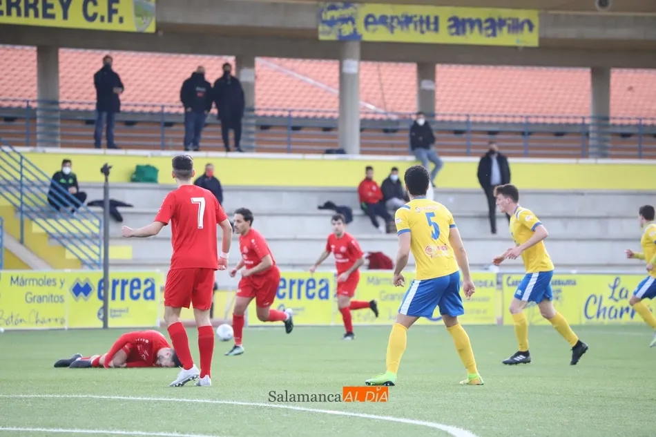 Foto 5 - El Hergar Camelot rescata un punto en el a&ntilde;adido del derbi de Regional con el RS Monterrey (2-2)