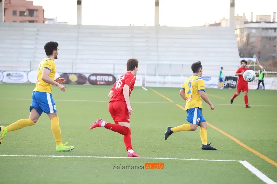 Foto 4 - El Hergar Camelot rescata un punto en el a&ntilde;adido del derbi de Regional con el RS Monterrey (2-2)