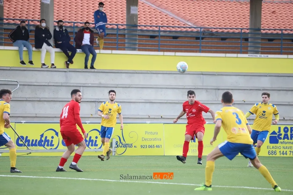 Foto 2 - El Hergar Camelot rescata un punto en el a&ntilde;adido del derbi de Regional con el RS Monterrey (2-2)