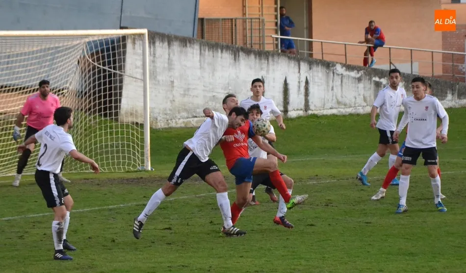 El Ciudad Rodrigo vuelve sufriendo a la senda de la victoria para acabar en lo alto de la tabla la...
