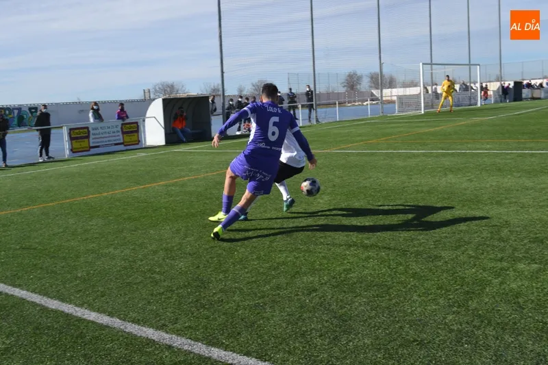 Foto 7 - El Pe&ntilde;aranda y el filial del Salamanca UDS firman las tablas en el derbi (0-0)