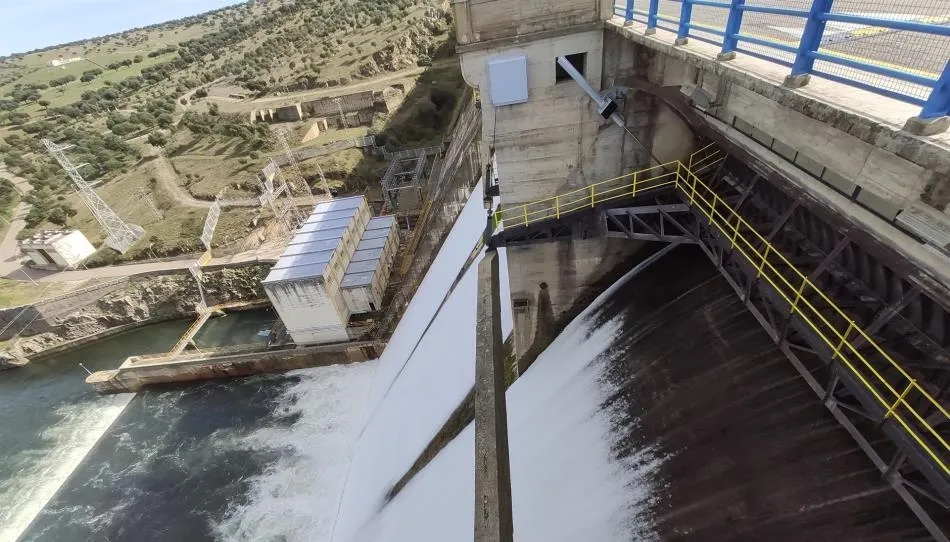 Desalojo a través de las compuertas del embalse de Santa Teresa de 4,8 hectómetros cúbicos en la última semana