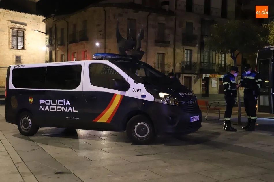Furgón de la Policía Nacional en el centro de Salamanca capital