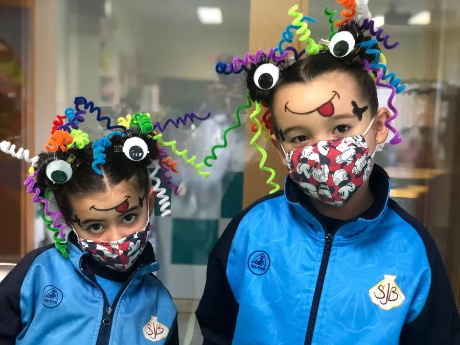 Foto 9 - El colegio San Juan Bosco conmemora el D&iacute;a del C&aacute;ncer Infantil y los Carnavales