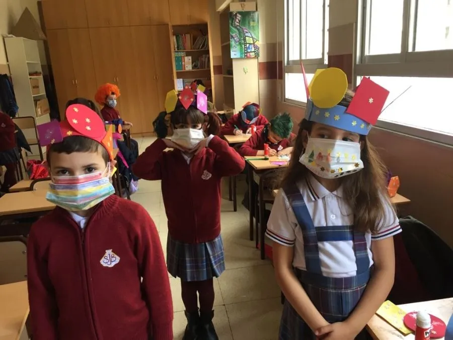 Foto 6 - El colegio San Juan Bosco conmemora el D&iacute;a del C&aacute;ncer Infantil y los Carnavales