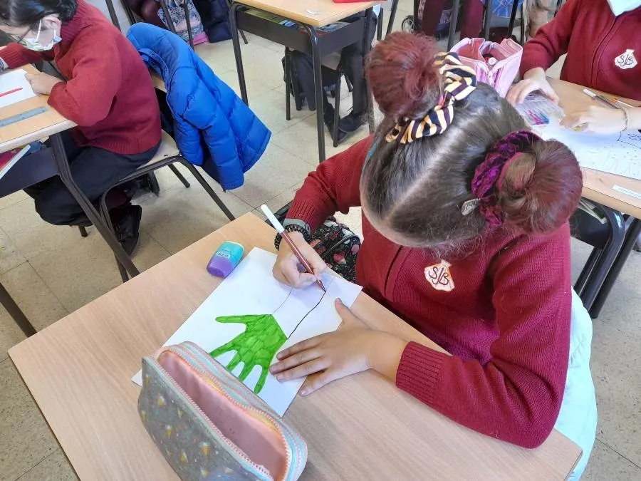 Foto 2 - El colegio San Juan Bosco conmemora el D&iacute;a del C&aacute;ncer Infantil y los Carnavales