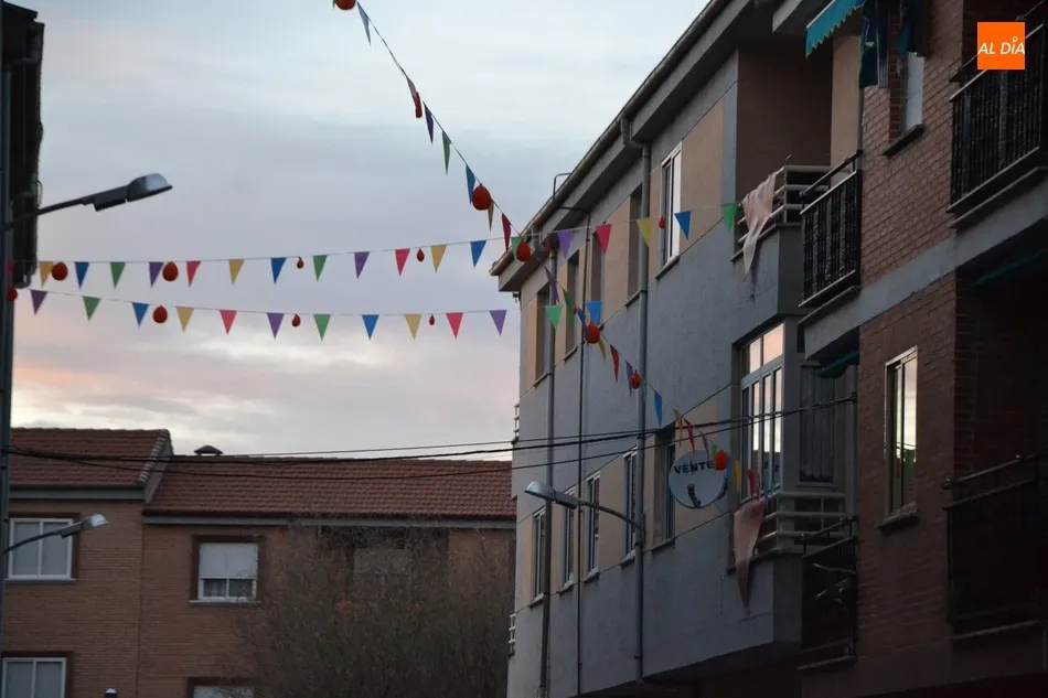 Foto 7 - Los pa&ntilde;uelos farinatos engalanan la ciudad con el esp&iacute;ritu del &lsquo;Volveremos&rsquo;  
