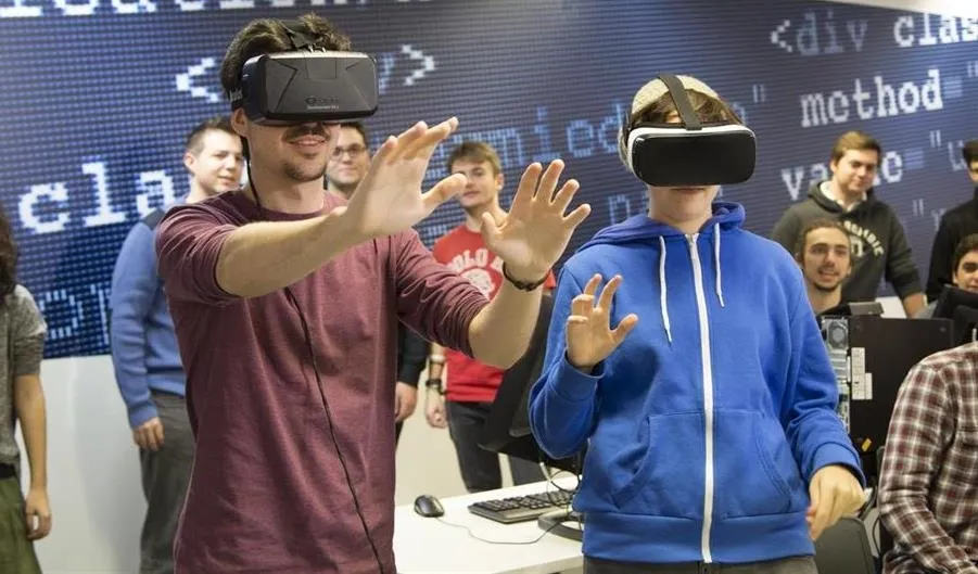 La app CicerOn permite a las personas con Asperger entrenar su interacción con otras personas y la exposición oral. Foto de archivo de INDRA