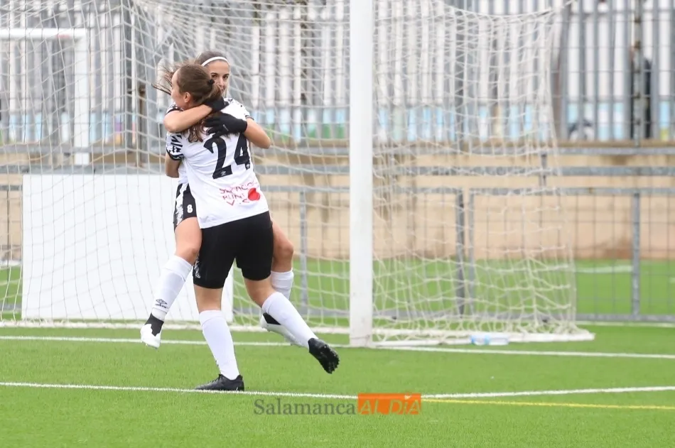 El Salamanca UDS FF celebra un gol