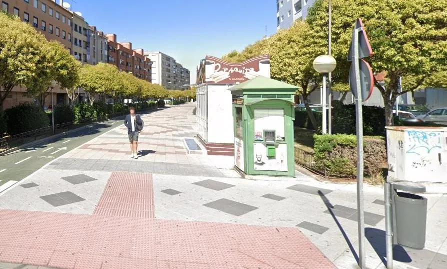 Quiosco de la ONCE en el paseo de San Antonio. Foto Google Maps