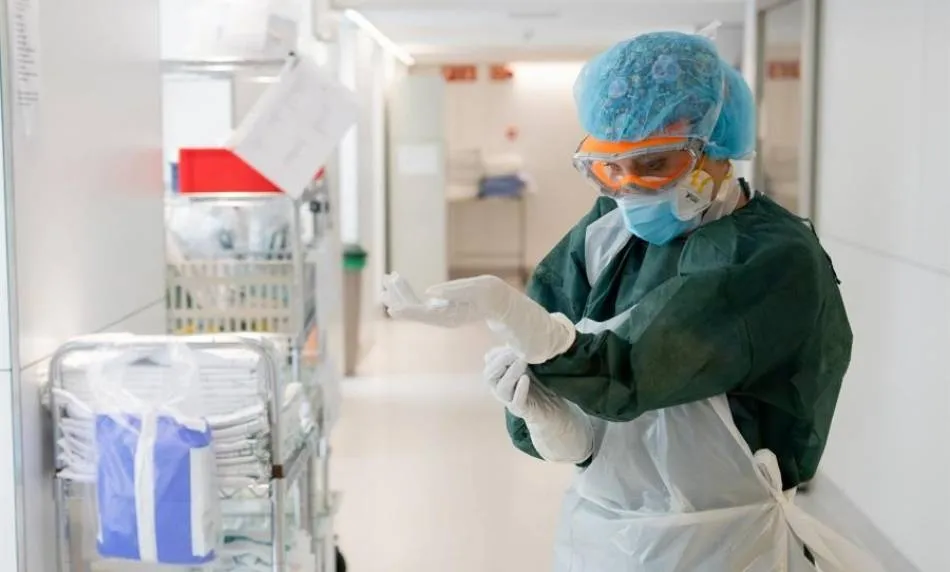 Sanidad registra 10.657 nuevos casos de Covid-19 y 530 muertes, mientras la incidencia baja de 400