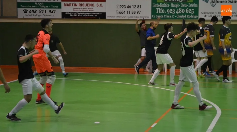 Foto 11 - Memorable triunfo del III Juvenil en un tremendo partidazo ante el FS Salamanca  