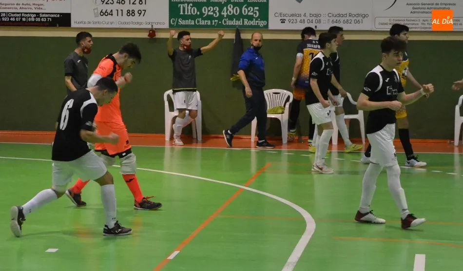 Foto 9 - Memorable triunfo del III Juvenil en un tremendo partidazo ante el FS Salamanca  