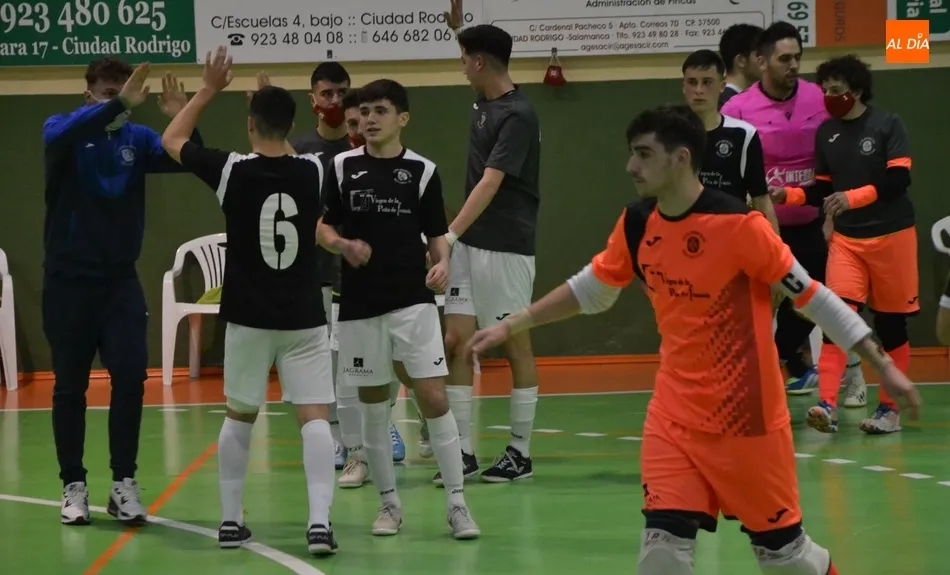 Foto 5 - Memorable triunfo del III Juvenil en un tremendo partidazo ante el FS Salamanca  