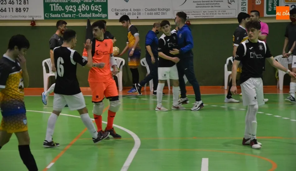 Foto 7 - Memorable triunfo del III Juvenil en un tremendo partidazo ante el FS Salamanca  
