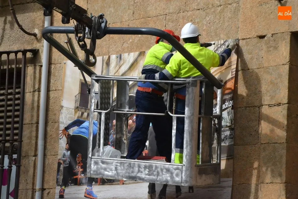 Foto 4 - El Mi&eacute;rcoles de Ceniza se convierte un a&ntilde;o m&aacute;s en d&iacute;a de recogida de elementos carnavaleros  