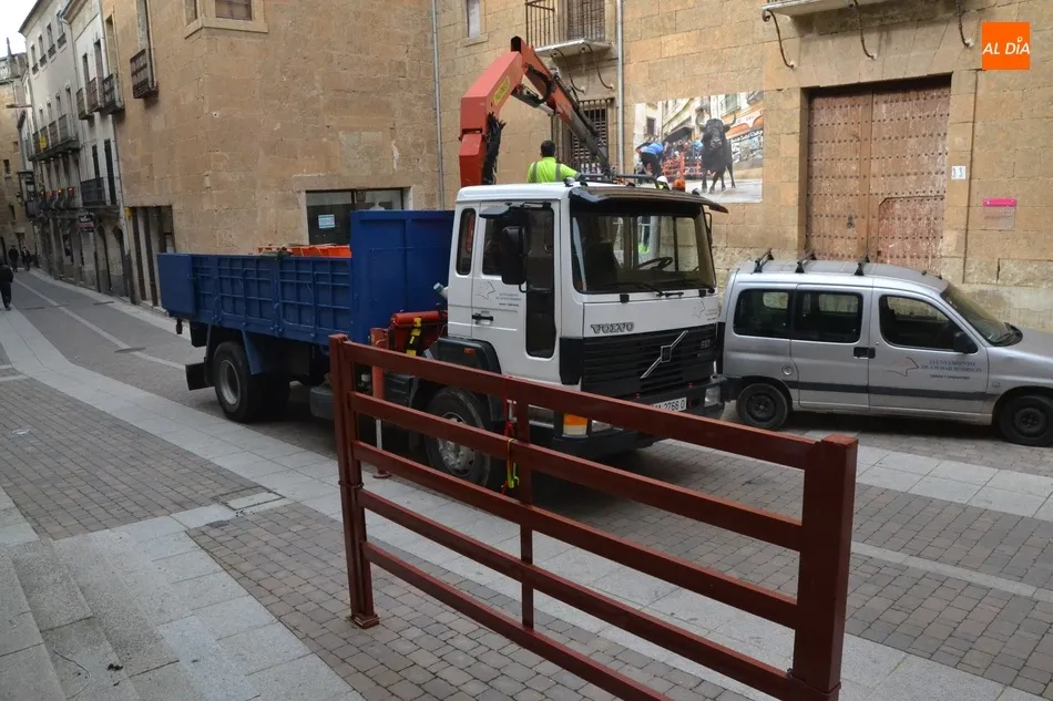 Foto 6 - El Mi&eacute;rcoles de Ceniza se convierte un a&ntilde;o m&aacute;s en d&iacute;a de recogida de elementos carnavaleros  