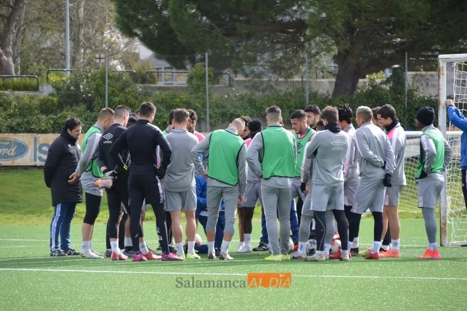 Foto 9 - Escobar corrige errores y Ux&iacute;o afina la punter&iacute;a en la vuelta al trabajo del Salamanca UDS