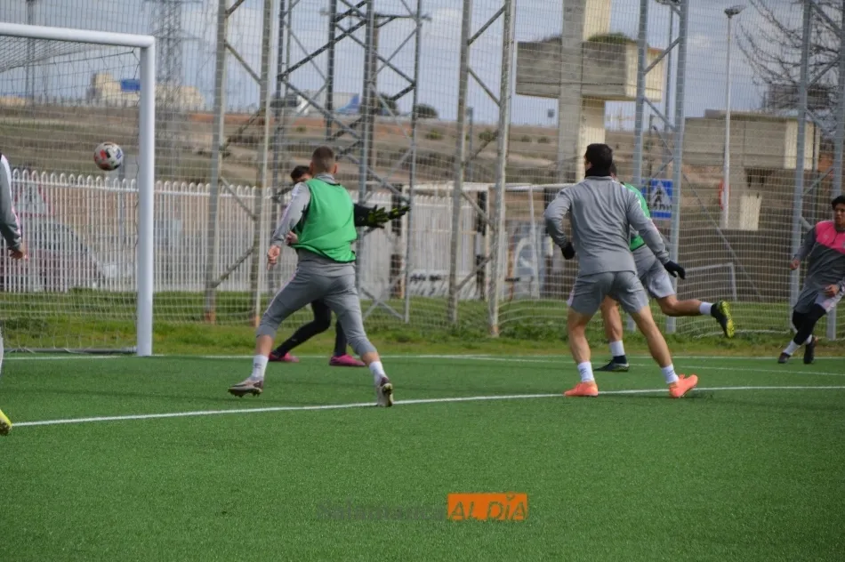 Foto 6 - Escobar corrige errores y Ux&iacute;o afina la punter&iacute;a en la vuelta al trabajo del Salamanca UDS